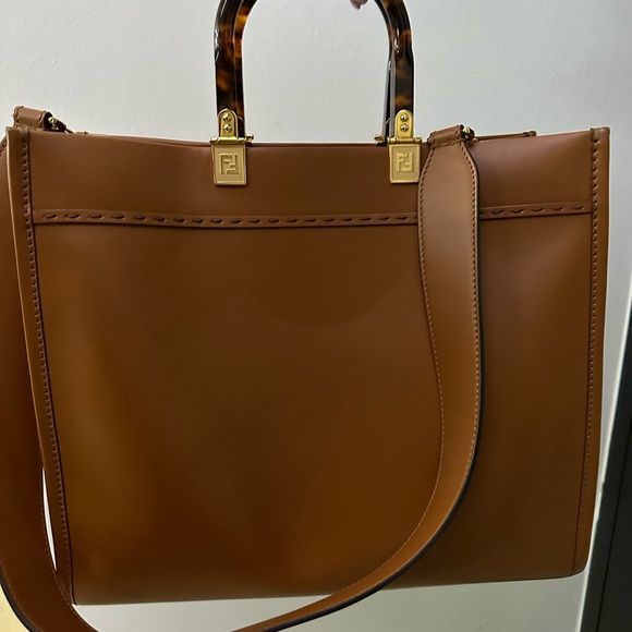 Fendi Sunshine Tote Pre Owned in Excellent conditions - Picture 3 of 5